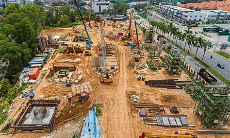 © provided by free malaysia today three people died when a launcher crane toppled at the suke construction site near persiaran alam damai in cheras. 6 New Toll Plazas In Klang Valley To Be Completed By 2020
