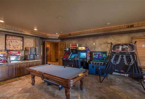 10 Of The Most Awesome Man Caves Youll Ever See