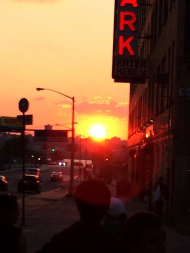 Picture Of Manhattanhenge Occurring In New York City On Ju Flickr