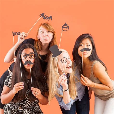 19 Halloween Photo Booth Ideas To Spook Up Your Party