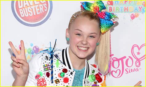 Jojo Siwa Talks To Fans About Her Coming Out On Instagram Live