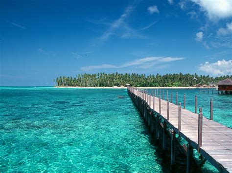 Kepulauan ini menjadi proyek reklamasi tanah terbesar di dunia, juga kepulauan buatan terbesar di dunia. 4 Pantai Tercantik Di Sabah - Travelog Borneo