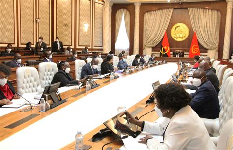 Angola Conselho De Ministros Cm Aprova “ajustamento Salarial” Da Função Pública Visando