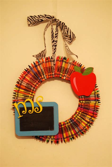 Crayon Wreathcool Idea May Have To Make This For My Sons Teacher