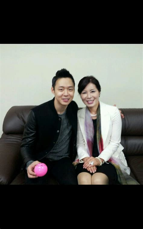 [other twitter] 130408 junsu s mom shares backstage photos with jaechun at tokyo dome [w]shippers