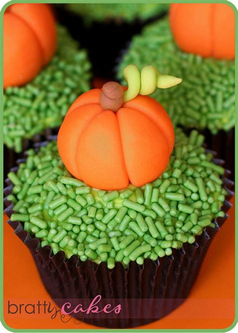 Decorating Thanksgiving Cupcakes On The Side After Five Easy Pumpkin Cupcake Recipe