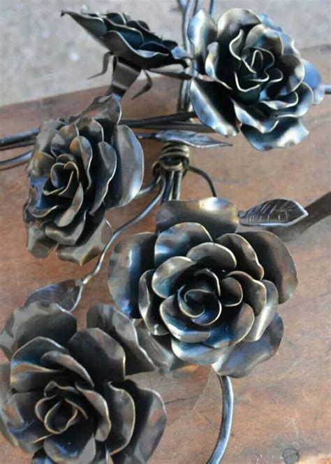 Blacksmithed Roses Metal Art Projects Metal Flowers Metal Garden Art