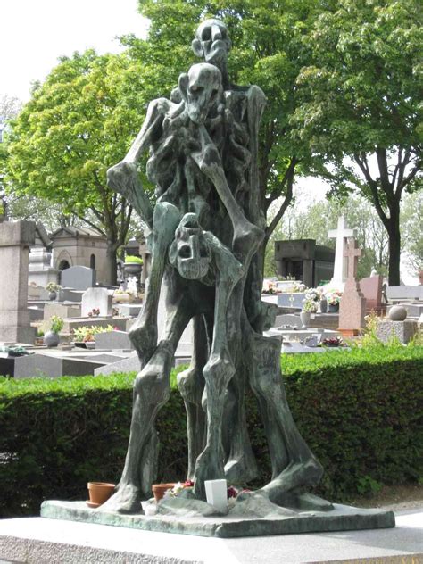 Creepy Bizarre Statues In Pere Lachaise Cemetery P Re Lachaise Cemetery