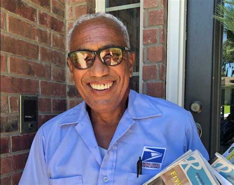 Give a gift they'll never forget! Neighbors plan parade for mailman retiring after 35 years ...