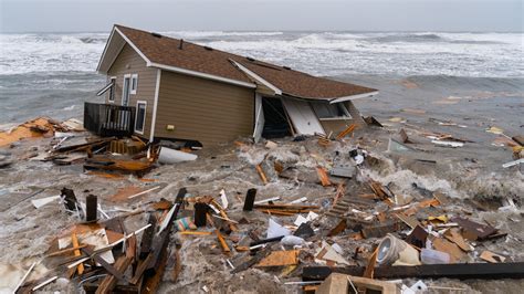 Beach House Collapses Into Ocean During Storm The New York Times