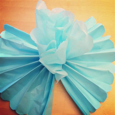 Tutorial How To Make Diy Giant Tissue Paper Flowers Hello Creative