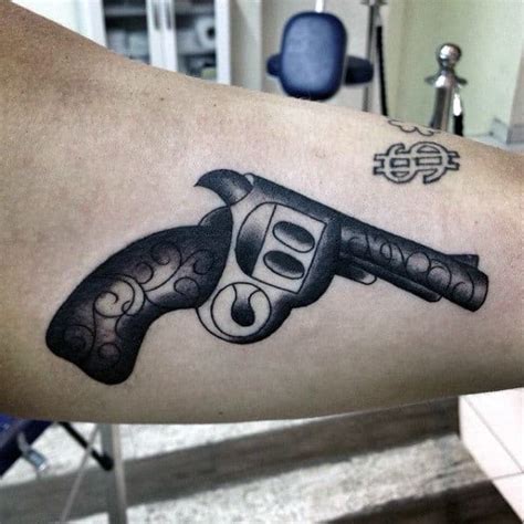 Pastikan kalian tidak melewatkan tattoo penipu mata berikut ini. Gambar Tato Pistol Keren - Doni Gambar