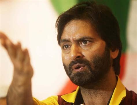 Srinagar:jailed separatist leader yasin malik's home locality here peacefully celebrated eid on new delhi: Yasin Malik advises former Jammu & Kashmir CM to assume some seriousness