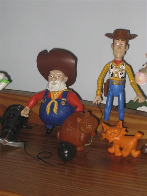 Dan The Pixar Fan Toy Story 2 Action Figure Collection