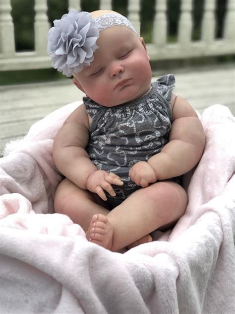 bebês reborn como são feitos os bonecos hiper realistas em 2020 bonecas renovadas bebê reborn