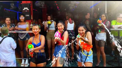 Wandr Songkran Pattaya Thailand April 2022 Girls With Squirt Guns And Fun 🤩 🔫💦 Youtube