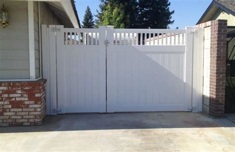 vinyl craft white solid privacy gate  closed picket