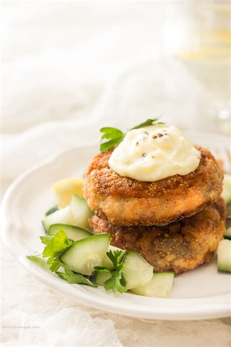 These salmon cakes are light, healthy and a perfect holiday appetizer! Ina Garten Fresh Salmon Cakes