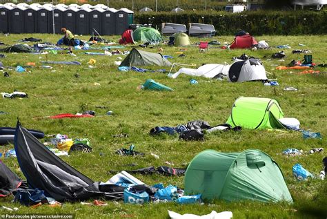 The Big Clean Up Begins Huge Piles Of Rubbish Left By Isle Of Wight Festival Express Digest