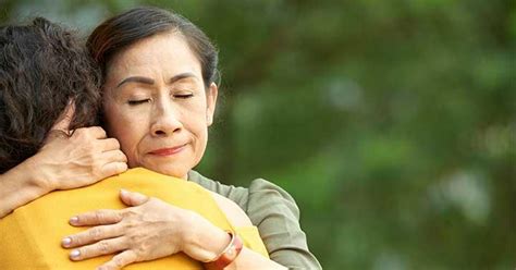 Layanlah ibu bapa sebagaimana anda melayan seorang raja dan permaisuri dengan menurut perintah mereka yang tidak bertentangan dengan islam. 3 Adab Dengan Ibu Bapa, Supaya Anda Bisa Menjadi Anak Yang ...