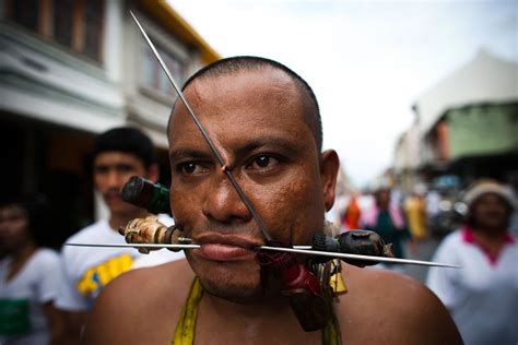 El Festival Vegetariano De Phuket Las Imágenes De Un Ritual Extremo Contra El Cuerpo Infobae