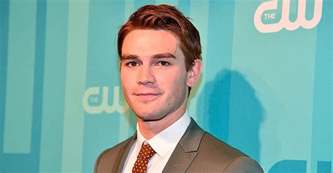 Riverdale Star Kj Apa Welcomes First Child With Girlfriend Clara Berry