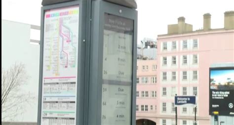 London Bus Stops Will Start Featuring E Paper Schedules Ubergizmo