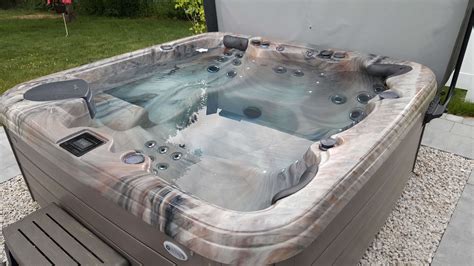Invest in the best whirlpool tub that perfectly suits your needs and have the best relaxing baths every day. American Whirlpool Hot Tub in Nashua NH - Matley Swimming ...
