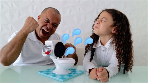 Desafio Alice E Papai Espirrando Água Na Cara Gabriela Almeida