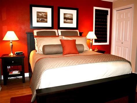 A romantic bedroom is a soft bedroom, and nowhere is that more evident than on the bed. Apply Romantic Bedroom Ideas for Romantic Couple - MidCityEast
