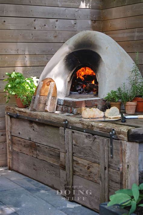 How to Use a Pizza Oven. Cooking Pizza in your Cob Oven ...