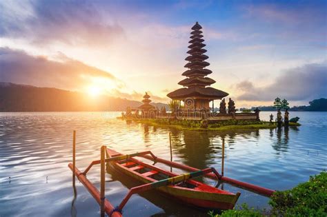 Tempio Bratan Di Danu Del Ulun Di Pura In Bali Fotografia Stock