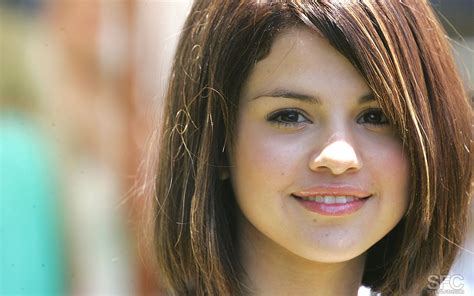Selena Gomez Hd Wallpapers Selena Gomez Wallpaper Celebrity