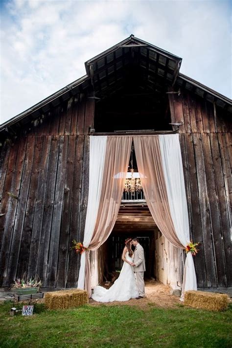 30 barn wedding ideas that will melt your heart deer pearl flowers