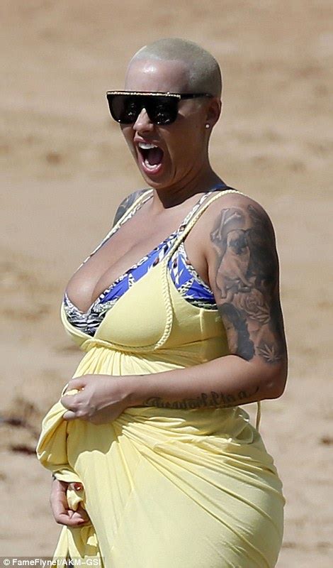 Amber Rose Shows Off Her Cleavage In Hawaii Daily Mail Online