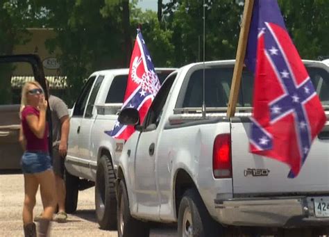 Dozens Of Trucks With Confederate Flags Drive Through Sc Town