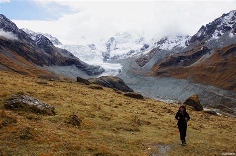 Am wettkampftag werden entlang der strecke zusätzliche absperrungen und beschilderungen angebracht. Hike Lac de Moiry - Wandern bei Zinal - myswisstrek