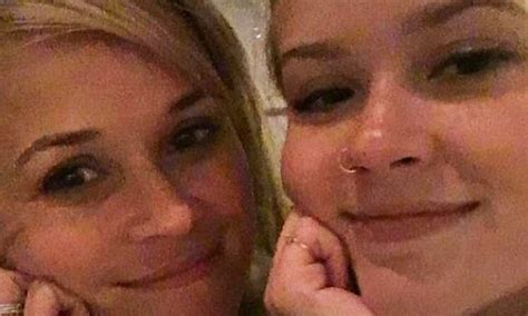 Reese Witherspoon Poses For Instagram Selfie With Daughter Ava