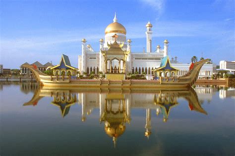 Pesawat royal brunei airlines dari bandara soekarno hatta akhirnya mendarat mulus di bandara internasional brunei darussalam. EXPLORE THE WORLD: Brunei Darussalam; an Oil Rich Country ...
