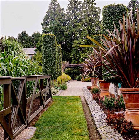Small Vegetable Garden Fence Garden Design