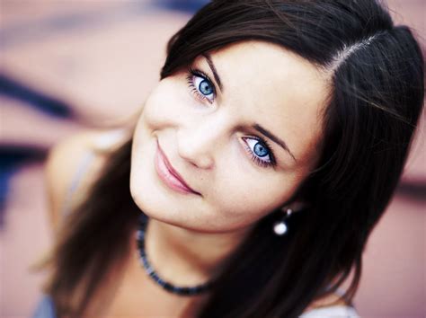 Blue Eyes Dark Hair Pale Skin Makeup Tips For Blue Eyes Beautiful