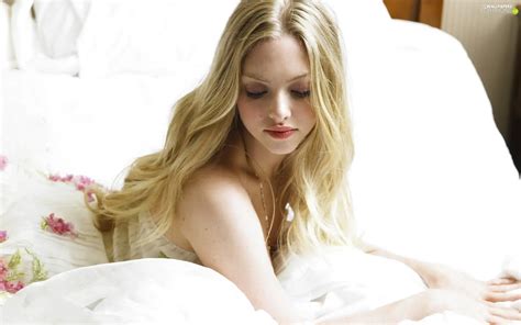 Amanda Seyfried White Bed For Phone Wallpapers 1920x1200