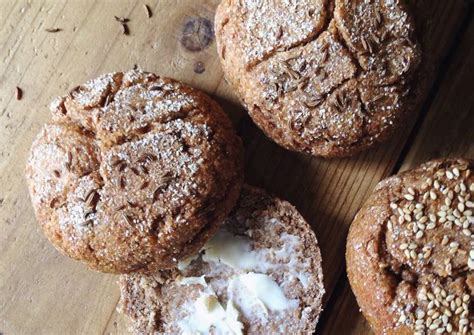 German bread is not your usual breed of breads. 100% Whole Grain Rye Sourdough Brötchen (German Rye Rolls) Recipe by Felice - Cookpad