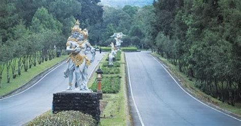 Lokasi dari kebun raya yang satu ini masih berada di kawasan wisata baturaden. Kebun Raya Bali - Bedugul Bali, Indonesia