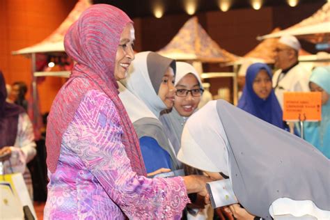 Over the year, the naza group via the yayasan tan sri sm nasimuddin foundation has conducted 12 education workshops, distributed zakat to 26. Tan Sri Zaleha Ismail : Tan Sri Datin Paduka Seri Hajah ...