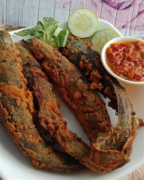 Campur bumbu halus dengan tepung terigu, tepung beras aneka olahan tempe ©vemale.com. Nikmat, Ini 5 Aneka Olahan dari Ikan dengan Cita Rasa ...