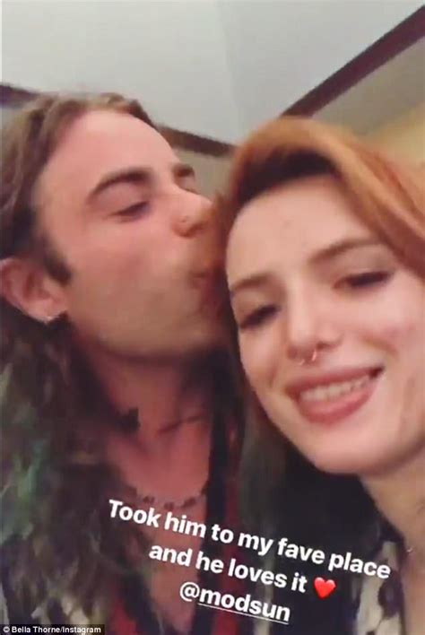 Bella Thorne And Samara Weaving In A Super Steamy Kiss Daily Mail Online