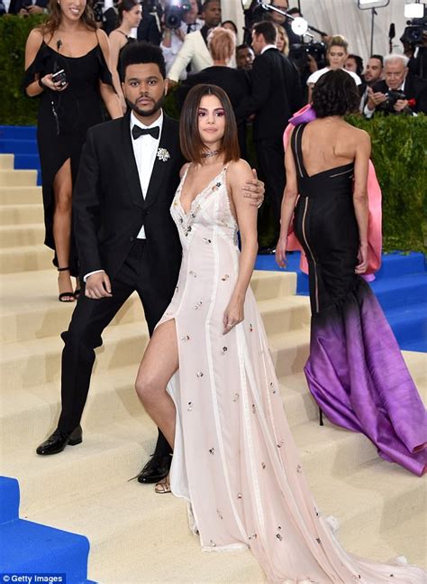 Is selena gomez dating anyone right now? Selena Gomez's mom gives The Weeknd her approval | Daily ...