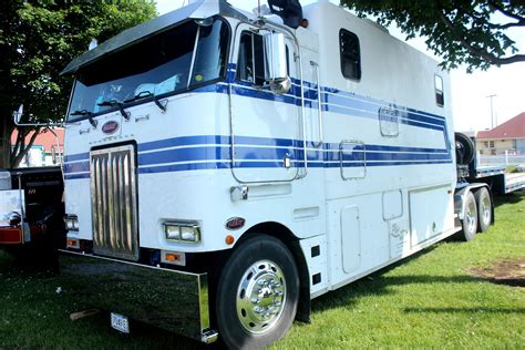 Trucking Luxury Campers Recreational Vehicles