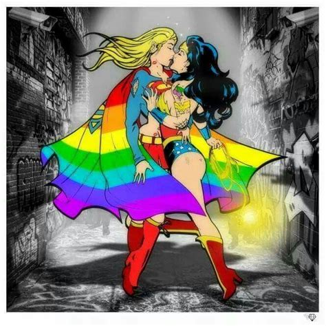 Supergirl And Wonder Woman Kiss Supergirl Pinterest Wonder Woman